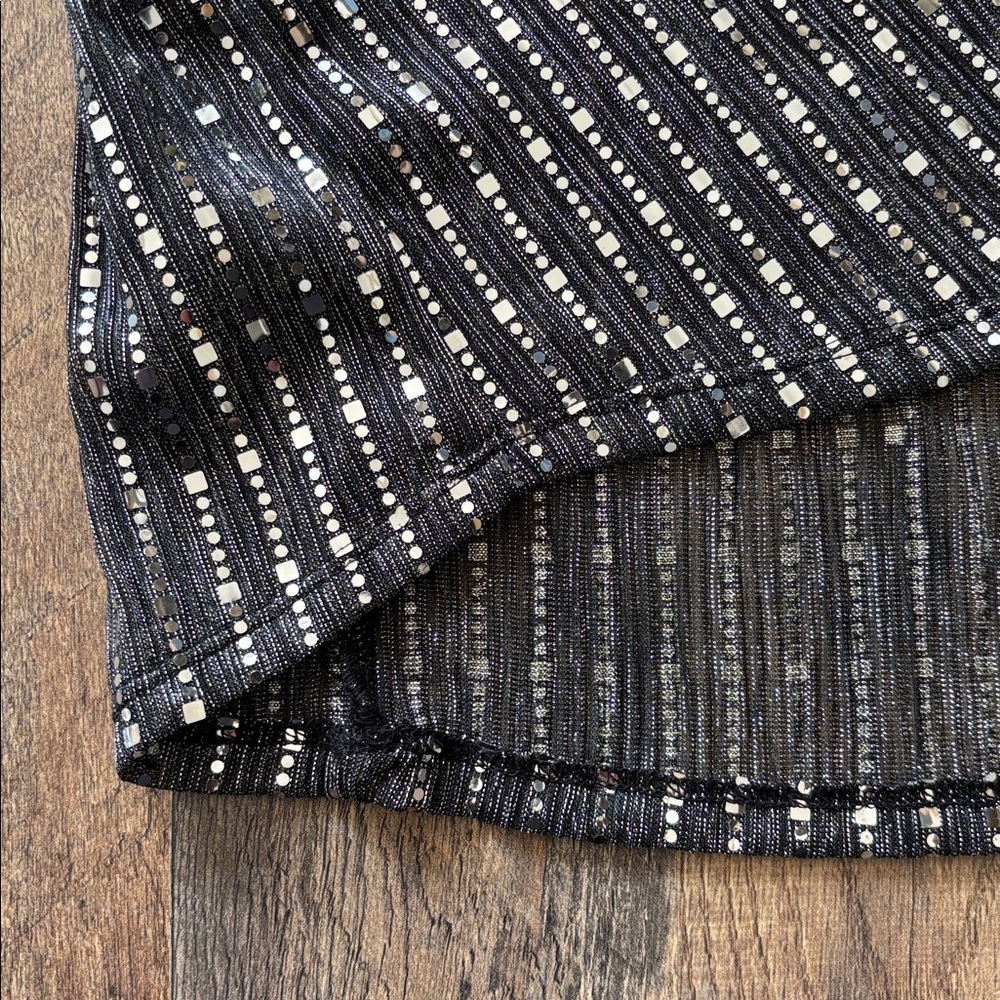 Blashe women's black and silver metallic striped flutter top size medium new - Picture 7 of 10